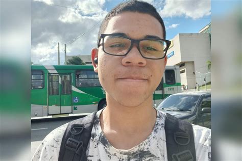 Morre jovem que lutava contra câncer no joelho e teve perna amputada em