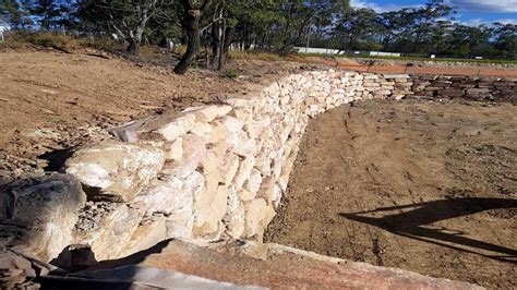 Large Rock Retaining Walls Rock Retaining Wall Builder Gold Coast And Brisbane