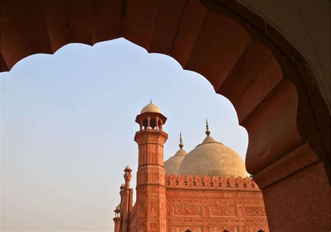 importance  badshahi mosque