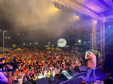 Zé Vaqueiro arrasta multidão para show em Tailândia Zap Marabá