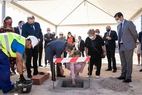 Emiliano García Page coloca la primera piedra del nuevo Centro de Salud