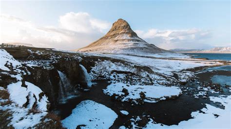 Kirkjufell in winter wallpaper - backiee