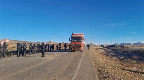 Pobladores De Caracollo Firman Acuerdo Y Suspenden Bloqueo En La V A La