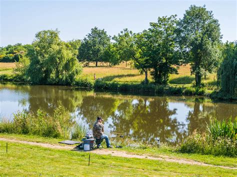 Aire De Pique Nique Du Plan D Eau Du Bibrou Vend E Tourisme