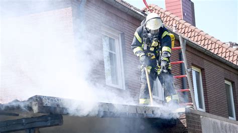 Feuerwehr R Ckte Aus Brand In Emden Hund Aus Haus Gerettet