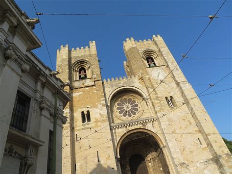 Lisbon Cathedral - Nomads Travel Guide