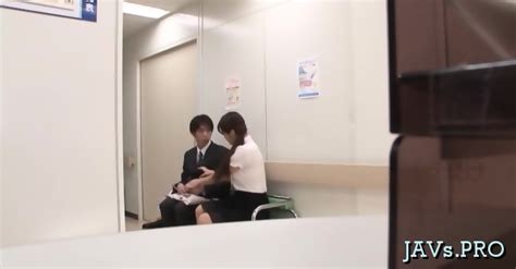 Gorgeous Babe Sucks Vigorously