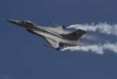 India Concerned Over US Deal to Upgrade Pakistan’s F-16 Fleet - Bloomberg