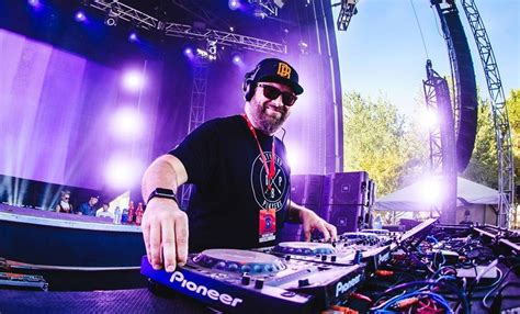 escucha el nuevo sencillo de claude vonstroke denominado comments