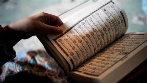 Baca Surat Al Kahfi Tulisan Arab Latin Dan Arti Berikut