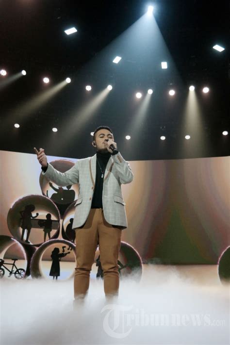 Rahman Tampil Dalam Babak Final Showcase 1 Indonesian Idol XII Foto 3