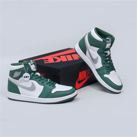 Air Jordan 1 High Gorge Green 807GARAGE