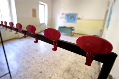 In Campania da lunedì scuole chiuse De Luca decisioni per bloccare i