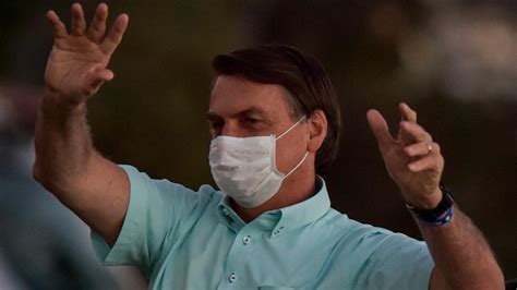 Bolsonaro Es Hospitalizado Por Ataque De Hipo Y Dolores Abdominales