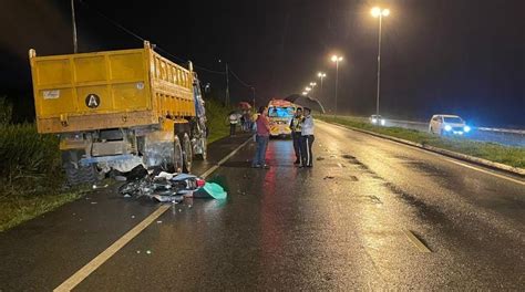 Motorcyclist In Miri Killed After Crashing Into Parked Lorry At Jalan