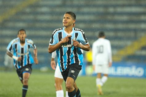 Clube Faz Proposta Por Lateral Esquerdo Do Grêmio Rumo A Eslováquia