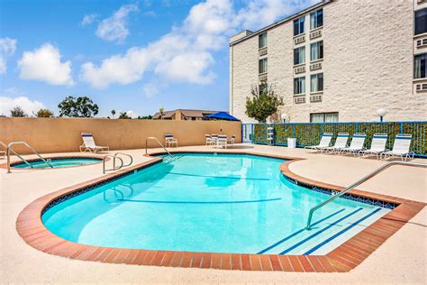 Days Inn & Suites by Wyndham Fullerton | Fullerton, CA Hotels