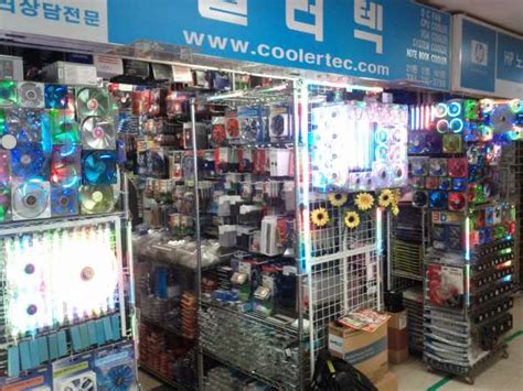 Global Geek Tour: Yongsan computer parts stores in Seonin Plaza ...