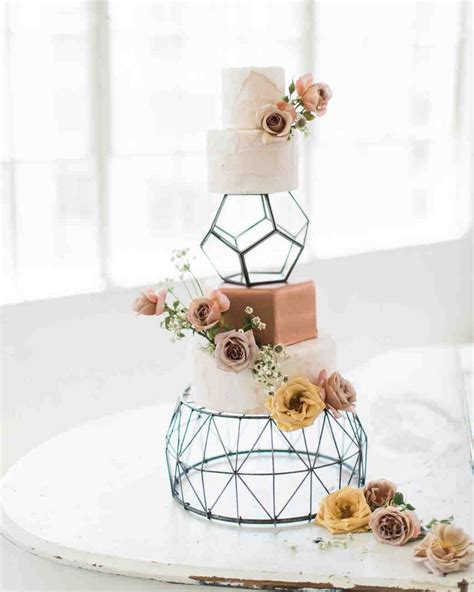 49 Fall Wedding Cakes We Re Obsessed With Unique Wedding Cakes