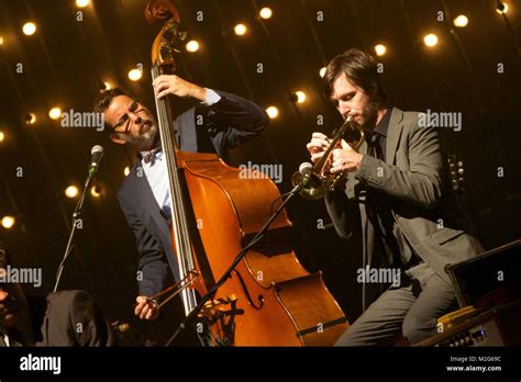 Eels band hi-res stock photography and images - Alamy