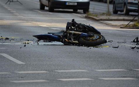 Roma Incidente Sul Gra Scontro Con Auto Morto Un Motociclista