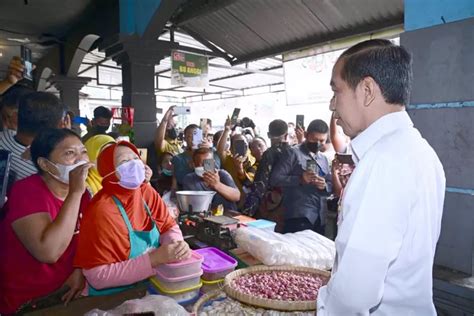 Blusukan Di Pasar Tradisional Presiden Jokowi Temukan Kenaikan Harga