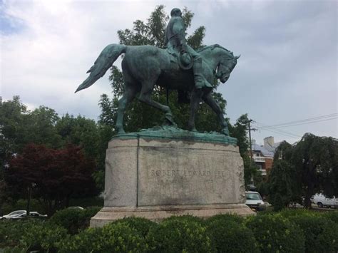 Black Lives Matter Graffiti Removed From Robert E Lee Statue In