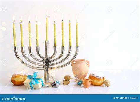 Imagem De Hanukkah Feriado Judeu A Menorah Tradicional Candelabro