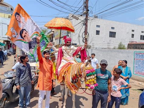 On Getting The News Of Victory In Karnataka The Partys Flag Was