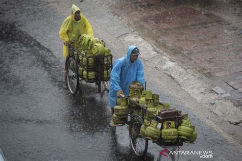 Waspadai Hujan Petir Dan Angin Kencang Di Sejumlah Wilayah Jakarta