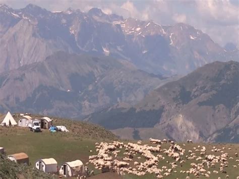 Tunceli De Huzura Kavu An Yayla Ve Meralar Art K G Erleri A Rl Yor