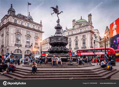 Super Iconic Fountain Piccadilly Circus London Stock Editorial Photo