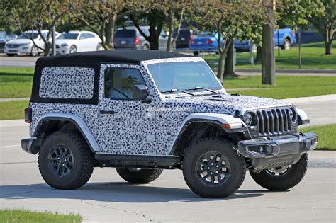 Spyshots: 2018 Jeep Wrangler (JL) Reveals Grille And Headlights ...