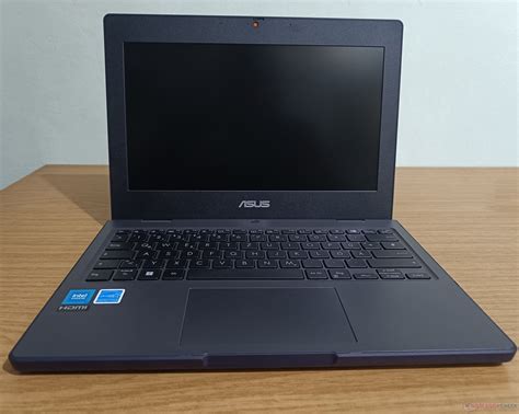 Recenzja Asus ExpertBook BR1104CGA cichy laptop edukacyjny o świetnej