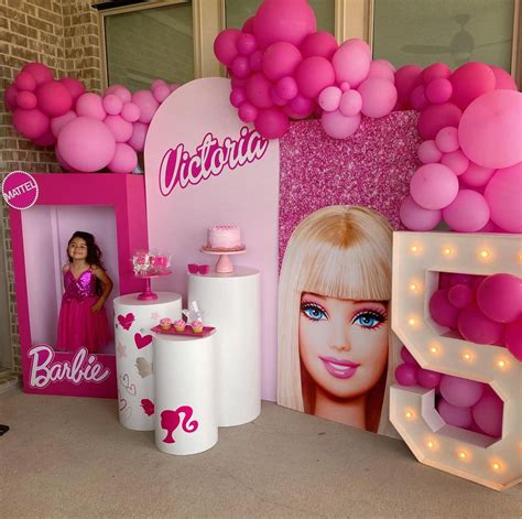 Estar dentro de una caja de Barbie es todo un sueño Victoria estaba