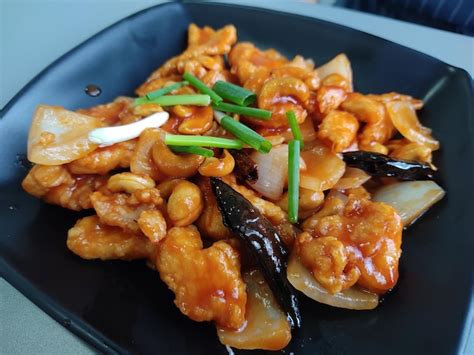 Premium Photo Stir Fried Chicken With Cashew Nuts