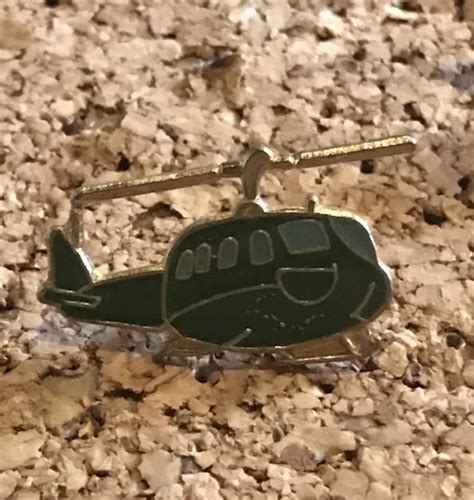 PINS MILITAIRE AVIATION Armée Hélicoptère De Combat Transport De