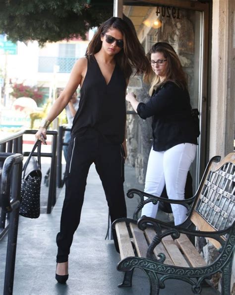 Selena Gomez Street Style Out For Lunch Los Angeles January 2014 • Celebmafia