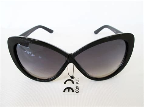 Black Vintage Retro Cat Eye Women Sunglasses With Twisted Designed In