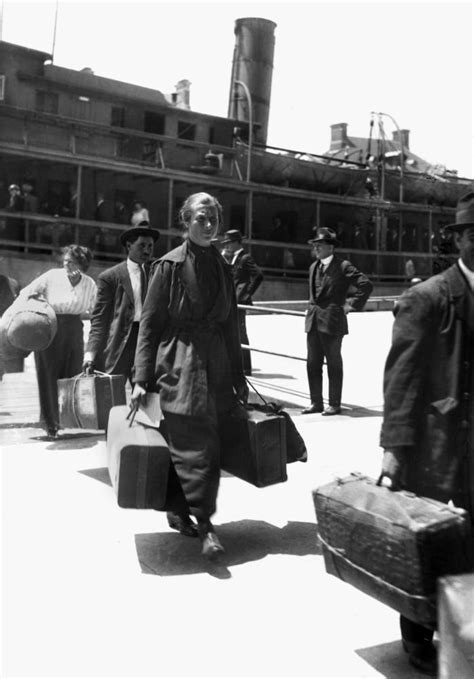 Ellis Island: Immigrants. /Nimmigrants Arriving At Ellis Island, New ...