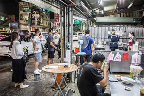 嘉義美食》正老牌 草魚粥，草魚湯，從晚餐賣到隔天早餐，老字號草魚湯 大手牽小手。玩樂趣