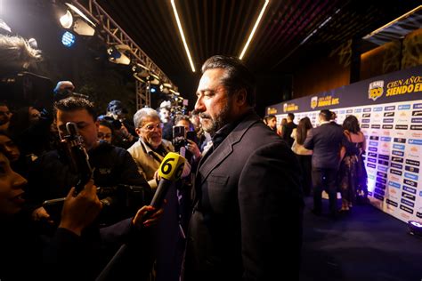 Vinny Castilla, beisbolista oaxaqueño, recibe premio por su trayectoria