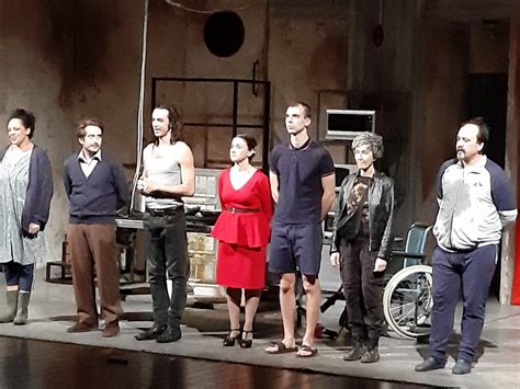 Tra Paradosso E Lirica Recensione Di Miracoli Metropolitani Al Teatro