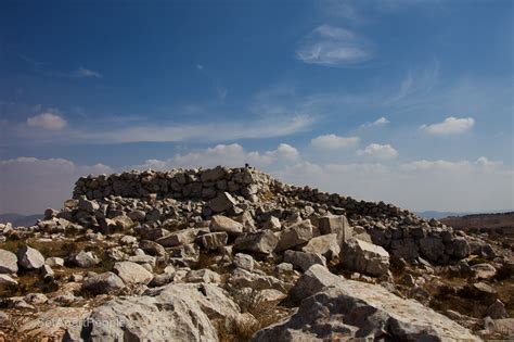 Joshua’s Altar has been found on Mount Ebal – Set Apart People