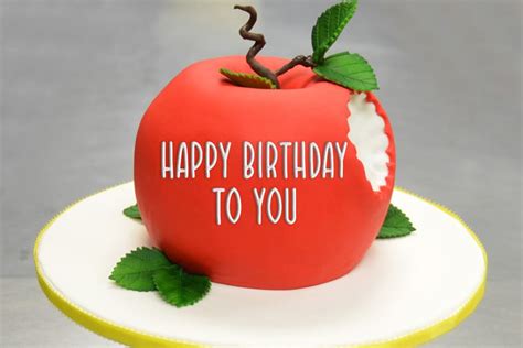 Write a greeting on the apple birthday cake