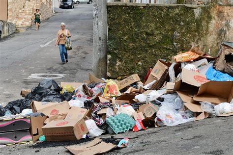 A Gazeta Sindicatos Entram Em Acordo E Greve Dos Coletores De Lixo