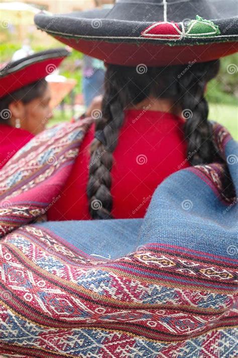 Cusco Peru Dec 4 2022 Weavers From The Cusco Centre For