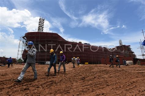 Pembuatan Kapal Tanker Pertamina Antara Foto