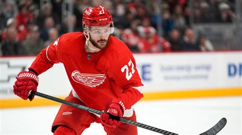 NHL Detroit Red Wings predĺžil zmluvu s Michaelom Rasmussenom SPORTNET