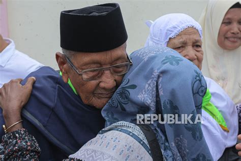 Calon Jamaah Haji Tertua Di Aceh Berangkat Ke Tanah Suci Republika Online